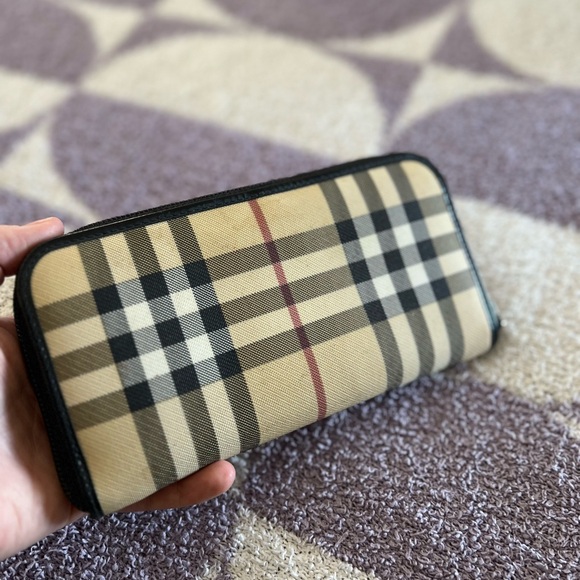 Burberry Checkered Leather Wallet - Picture 8 of 11